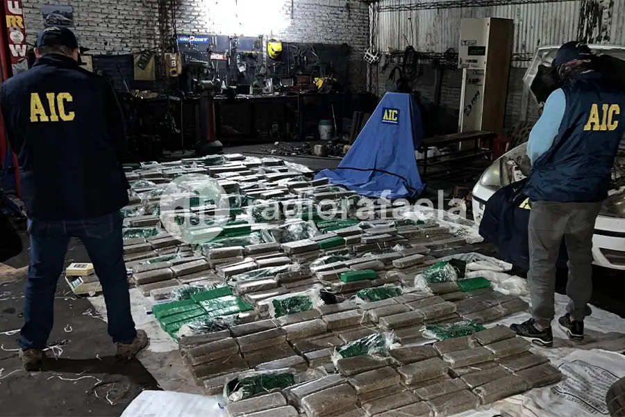 Detención masiva y gran secuestro de marihuana en Funes