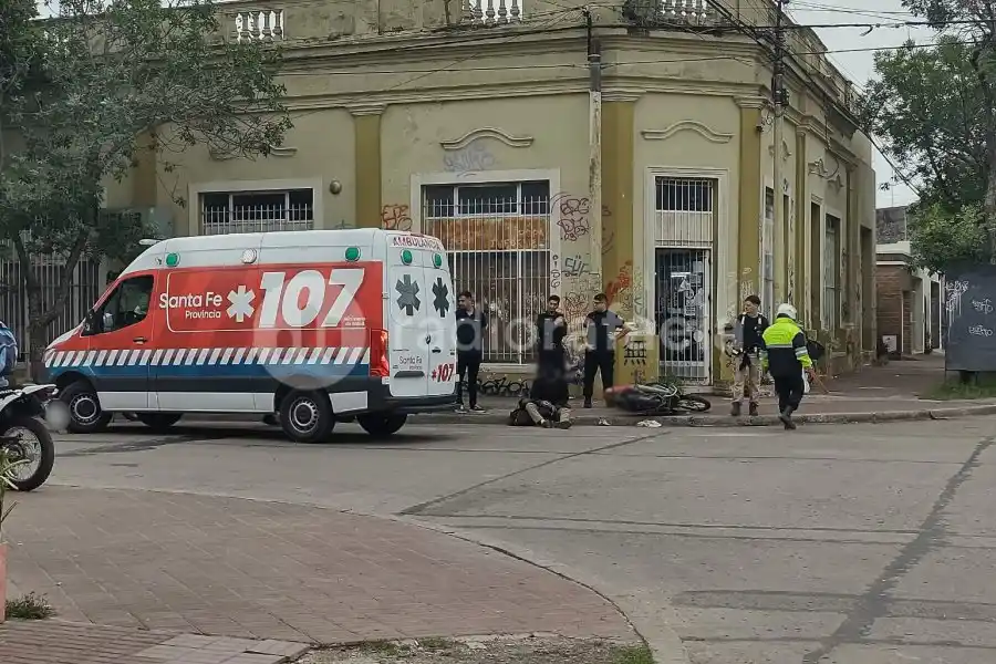Un motociclista herido en Bolívar y Lamadrid: tuvo que ser atendido por el 107
