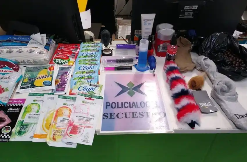 Tres detenidos por hurto en supermercado