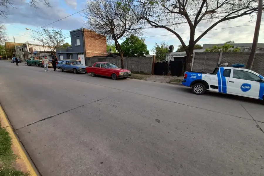Accidente de tránsito en Barrio Italia: el conductor chocó una camioneta estacionada y dió positivo en alcoholemia