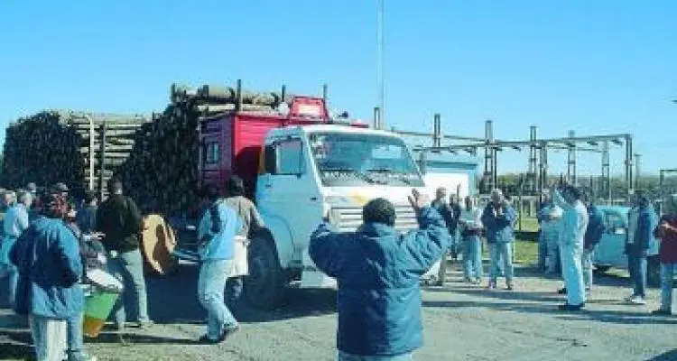 Si no hay arreglo volverían los piquetes a las puertas de Sigismundi