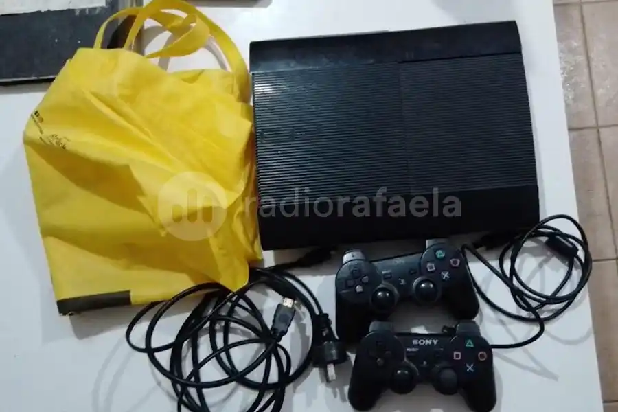 Entregó voluntariamente una bici y una PlayStation robadas para “no tener problemas”