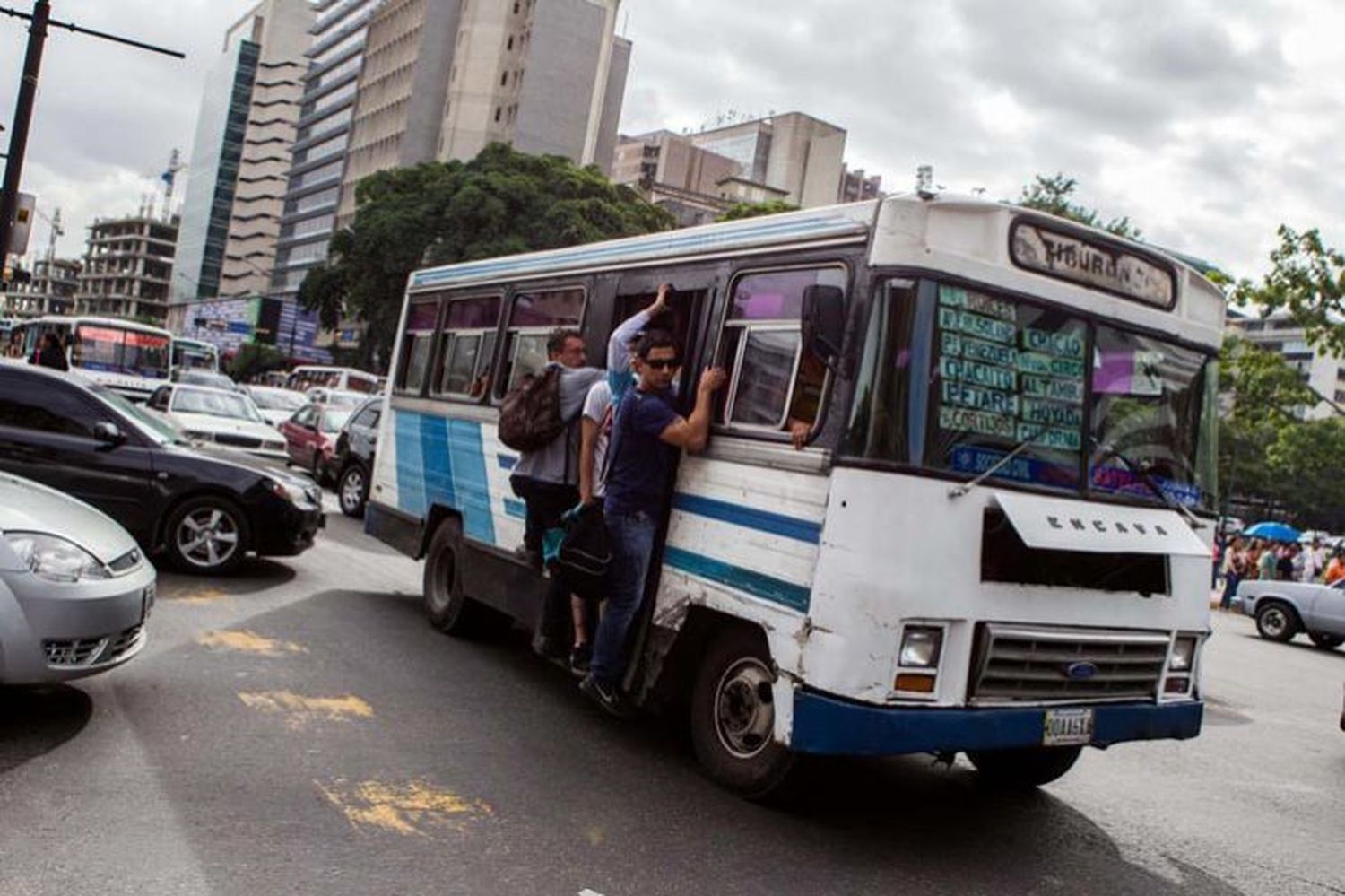 El virus “goza” en busetas de Venezuela