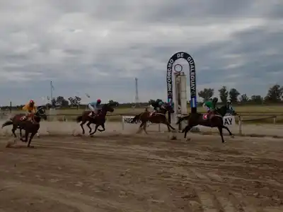 Oscar Paltenghi se refirió a la actividaden el Jockey Club Gualeguay