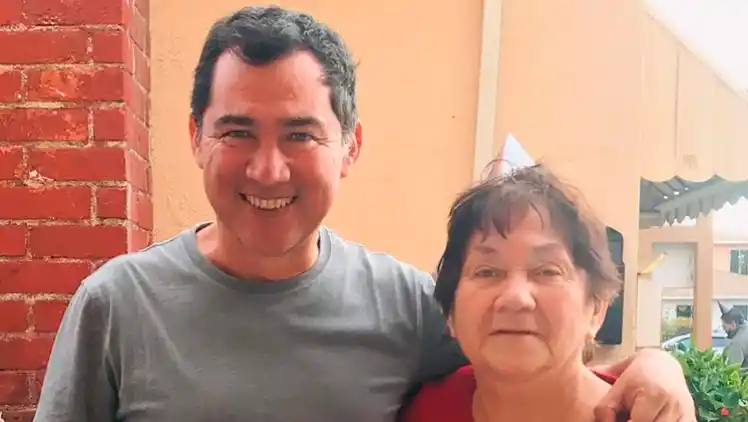 Viajó a EE.UU. a visitar a su mamá y a su tía: cuando volvió las dos murieron de coronavirus