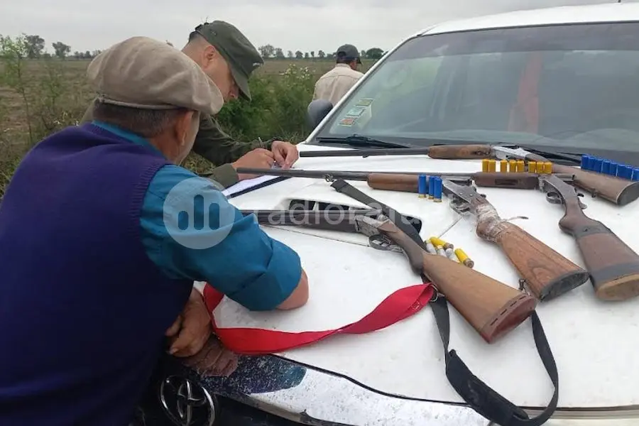 Tenían cuatro escopetas, varios cartuchos y ninguna documentación: los atraparon “Los Pumas”