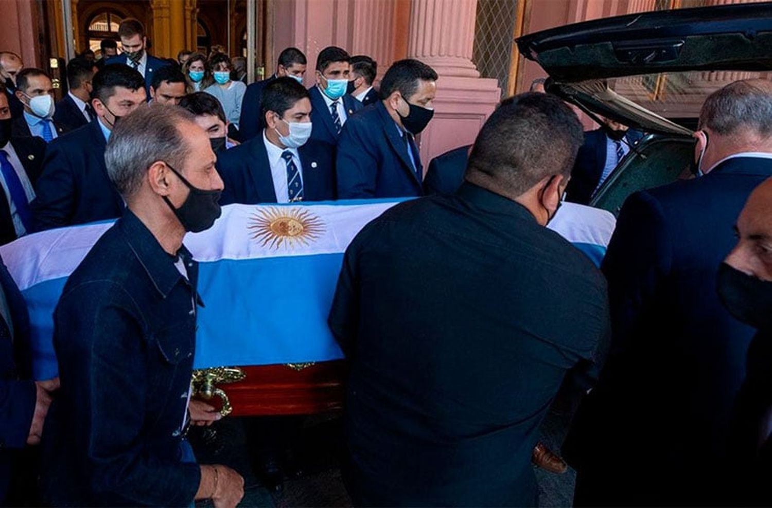 Maradona ya descansa en Bella Vista