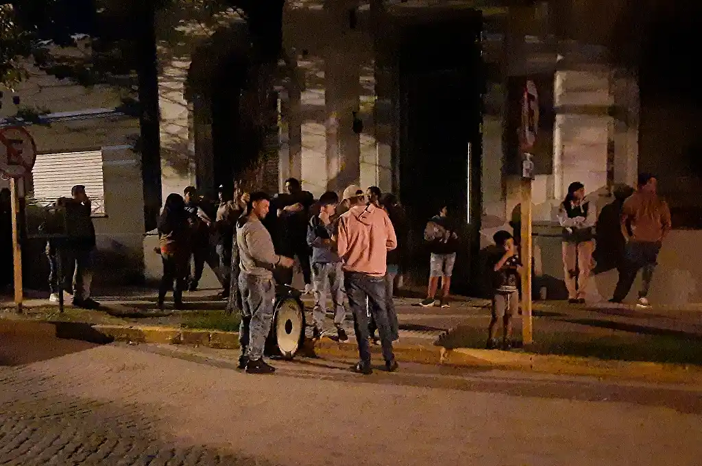 Rodríguez Martín vecinos manifestación marcha cartel 315 lotes barrio 42 aumento cuota instituto municipal de la vivienda imv - 3