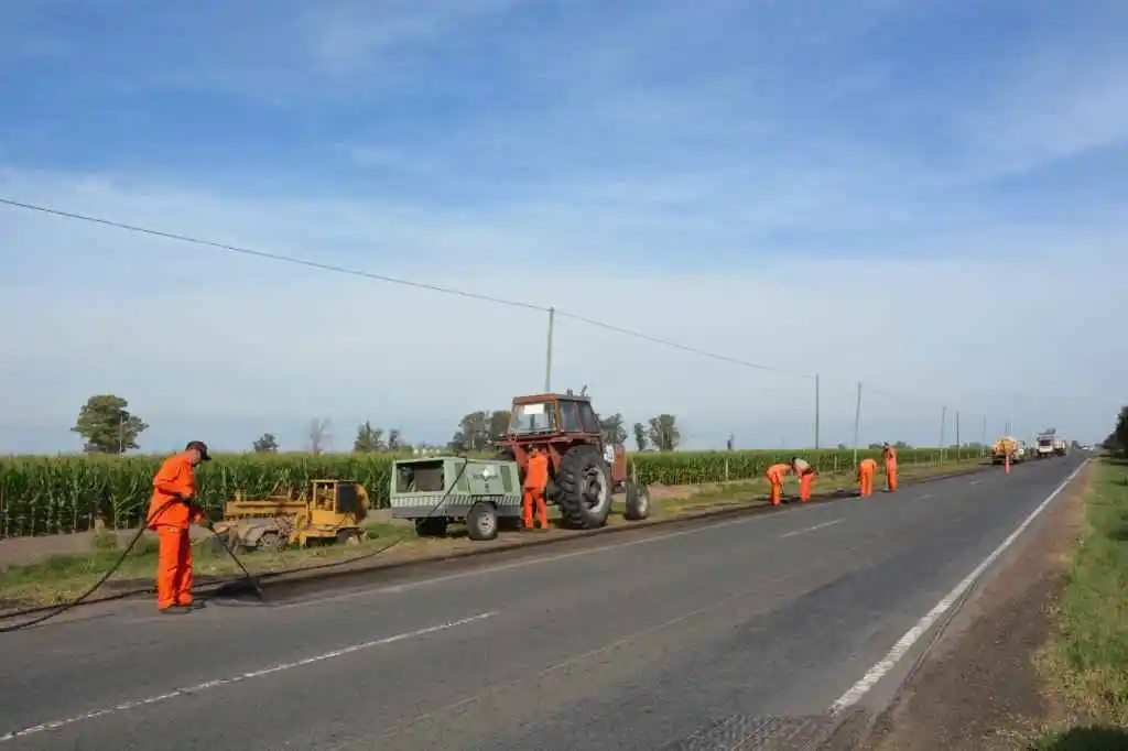 El sector a mejorar en sus condiciones de transitabilidad abarca las localidades de Pujato y Zavalla, incluidas sus travesías urbanas.
Foto: Prensa Vialidad Nacional.