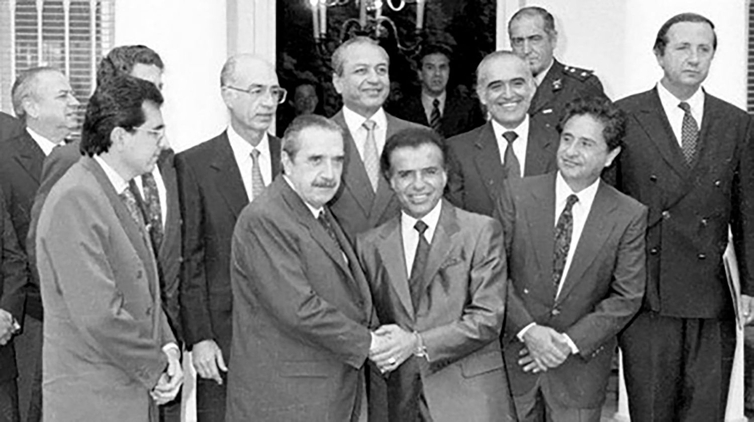 Alfonsín y Menem. Acordaron la reforma con reelección presidencial