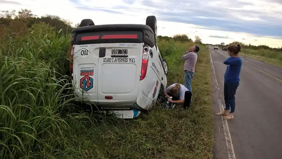 Conductor de Gualeguaychú chocó y volcó por evitar un pozo