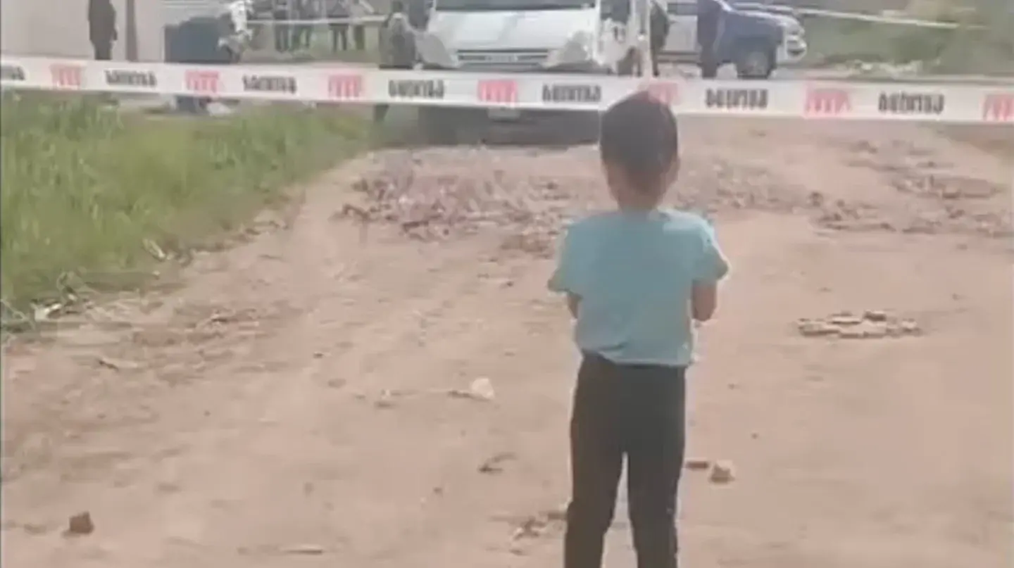 Hallazgo macabro en Merlo: operarios encontraron un bebé enterrado y la policía inició una investigación