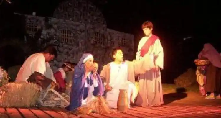 Un centenar de personas en el pesebre viviente