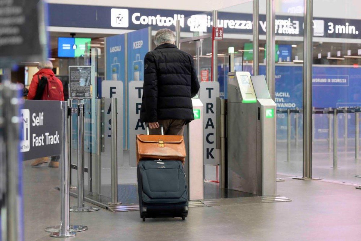 Paro de trabajadores paraliza aeropuertos en Italia, afectando a 250,000 viajeros