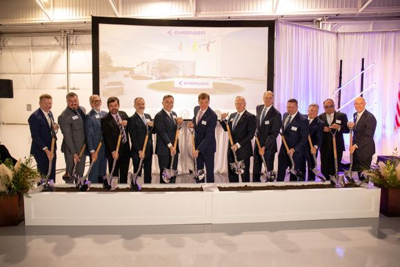 Embraer pone la primera piedra de su nueva fortaleza en Texas