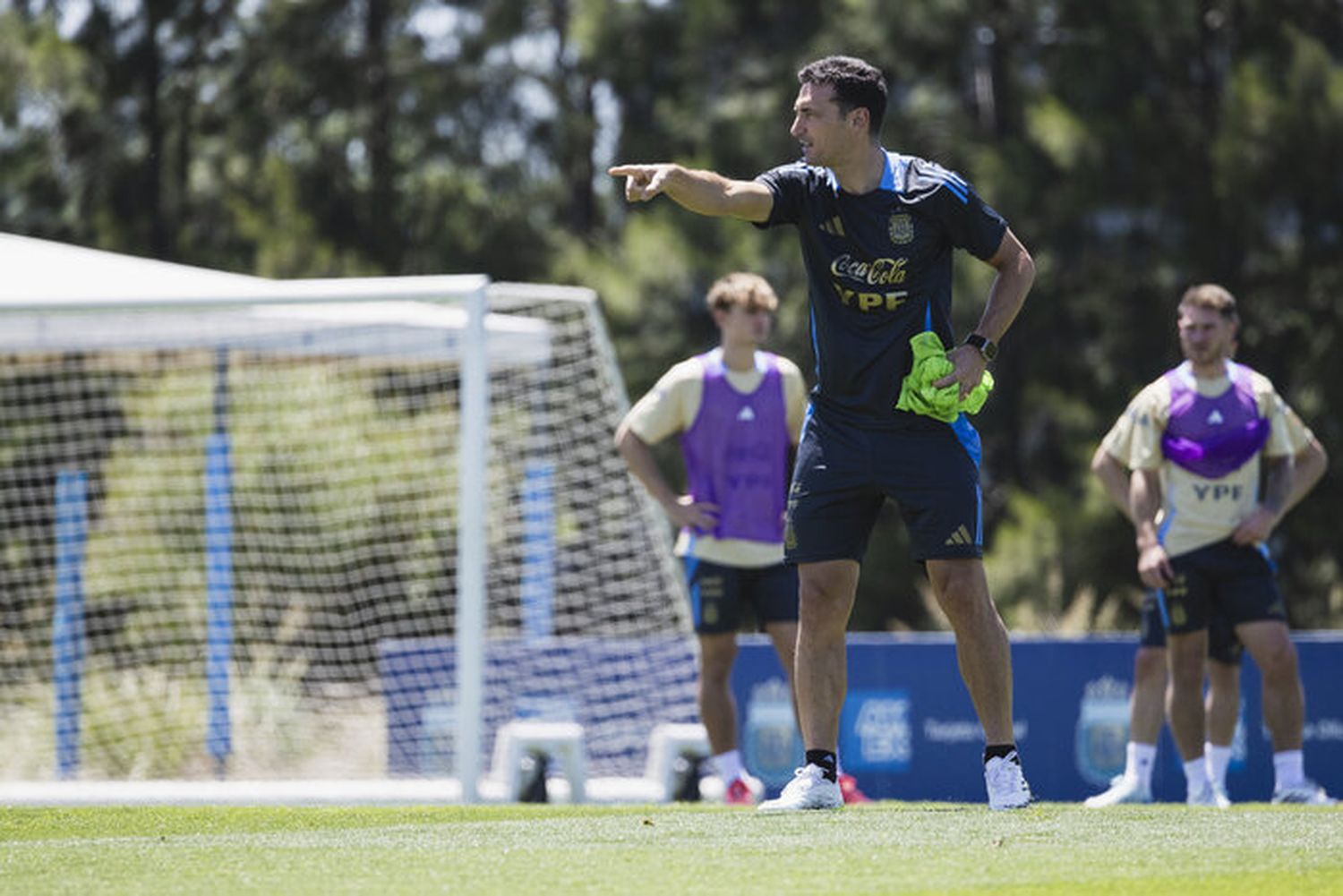 Con dos sorpresas, Scaloni definió el equipo que enfrentará a Uruguay en el Centenario