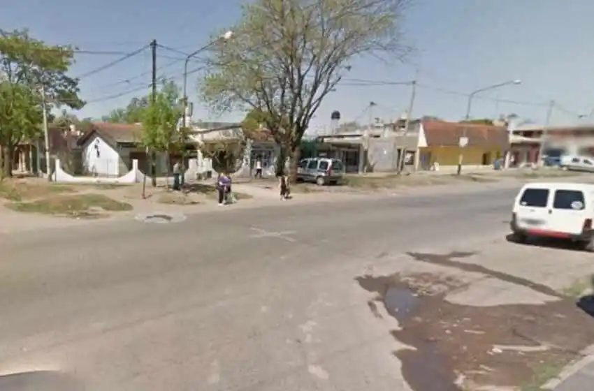 Una mujer murió atropellada por una moto en zona oeste: el conductor huyó tras el choque