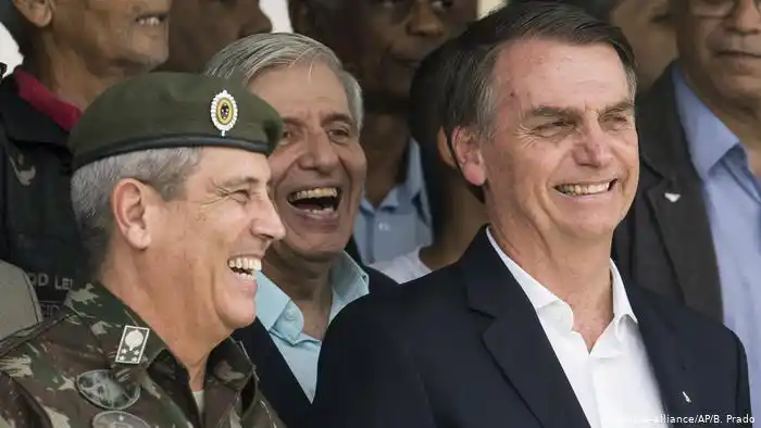 Bolsonaro destituyó a la cúpula del Ejército de Brasil