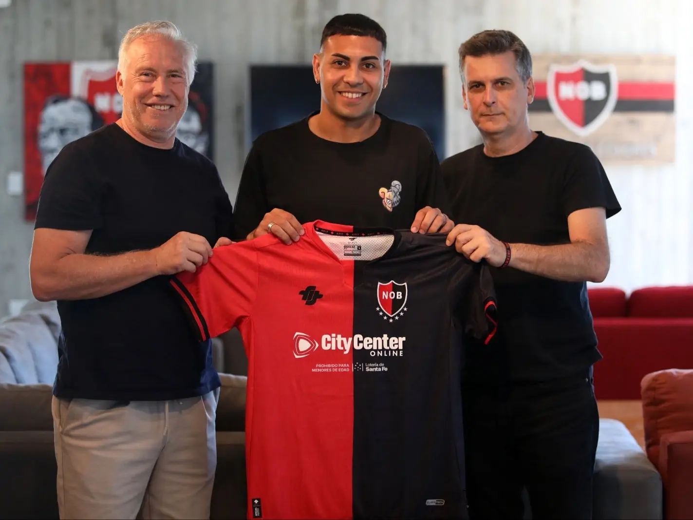 Octavo pasajero en el Parque: Newell's anunció la llegada del defensor Oscar Salomón
