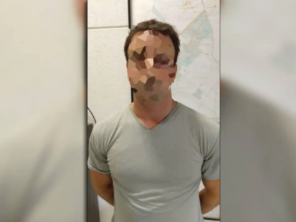 Detienen a un médico por eyacular sobre una paciente