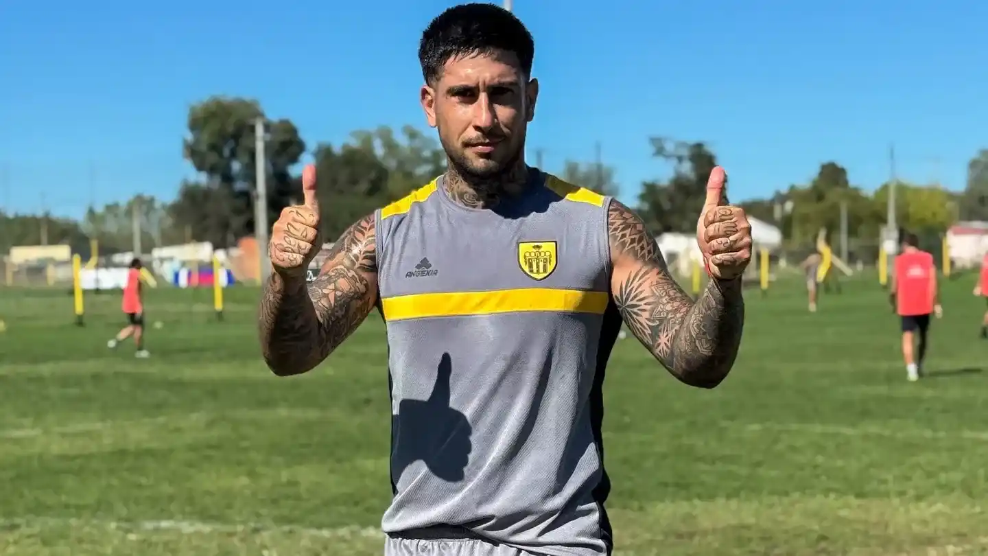 FOTO CLUB SANTAMARINA El azuleño Franco es uno de los delanteros de Santamarina.