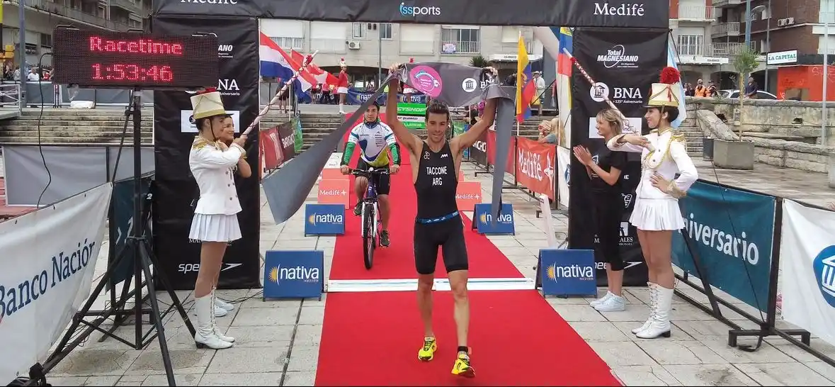 Taccone y Palacio se impusieron en el 9° Triatlón Olímpico Mar del Plata