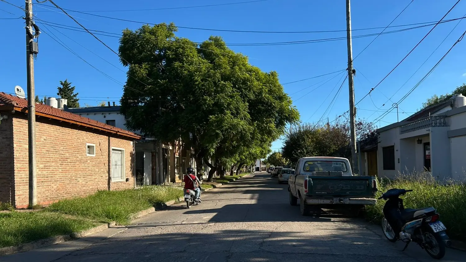 Vecinos del barrio Paraná están preocupados por la presencia de desconocidos que intentan abrir las puertas de las viviendas.