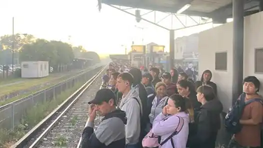 Caos y malestar: tercer día consecutivo de demoras en el tren Sarmiento tras el descarrilamiento en Liniers