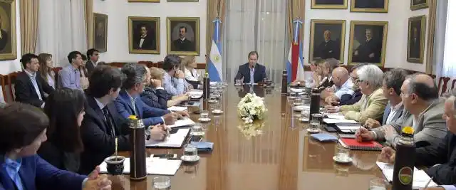Bordet articula con su gabinete acciones de contención social, sanitaria, seguridad 