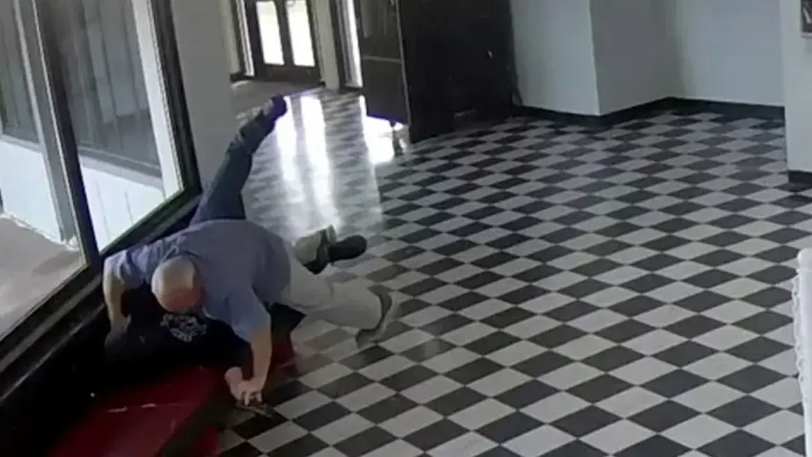 Director se lanzó sobre un atacante y evitó una masacre en una escuela de Oklahoma