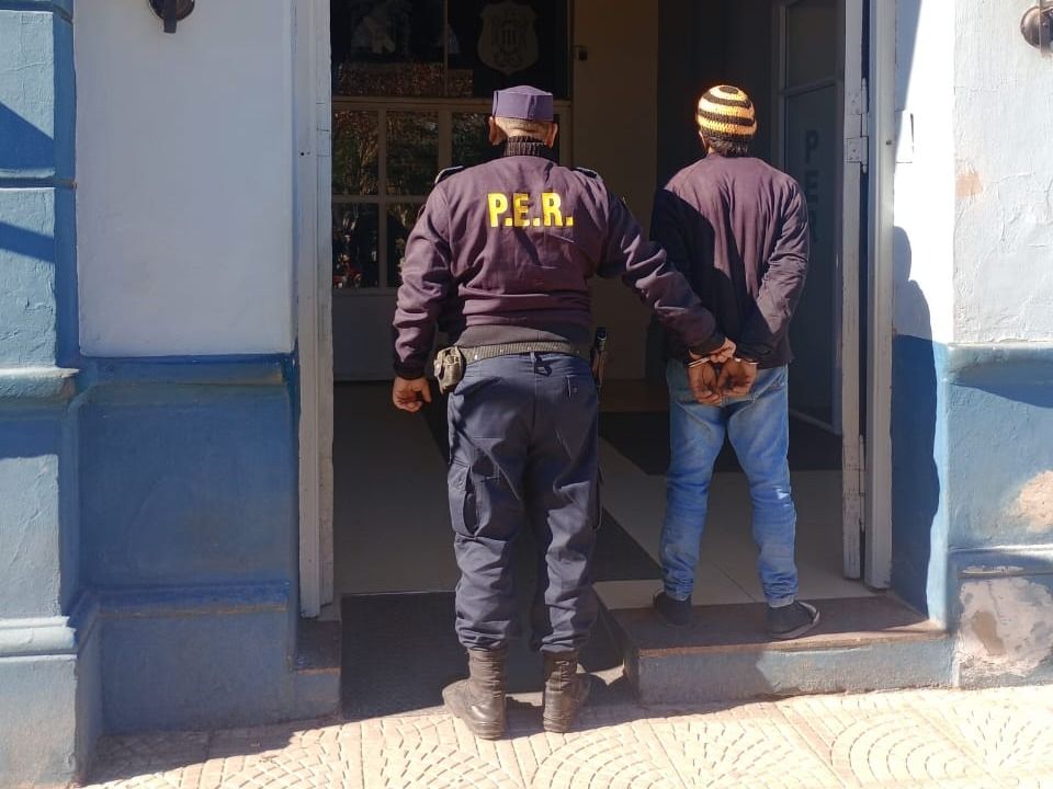 Lo vieron al salir de una construcción en actitud sospechosa: se había robado 10 bolsas arpilleras