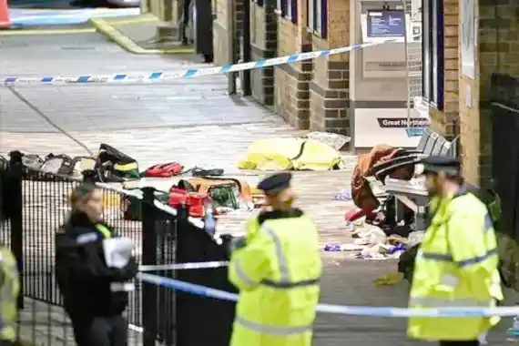 Hubo diez apuñalados en Londres y la policía descartó que se trate de un ataque terrorista