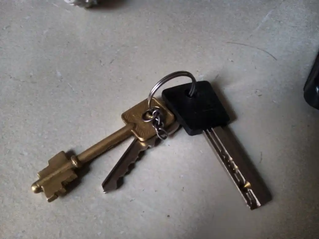 Llaves encontradas en calle Salta