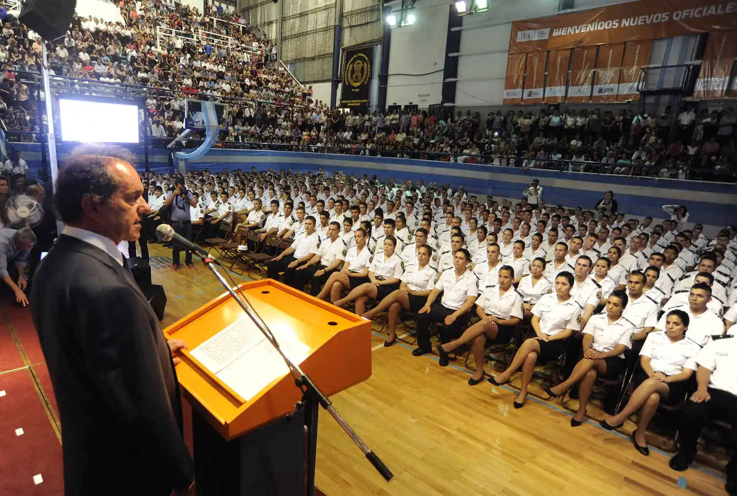 Scioli encabezó el egreso de 680 penitenciarios