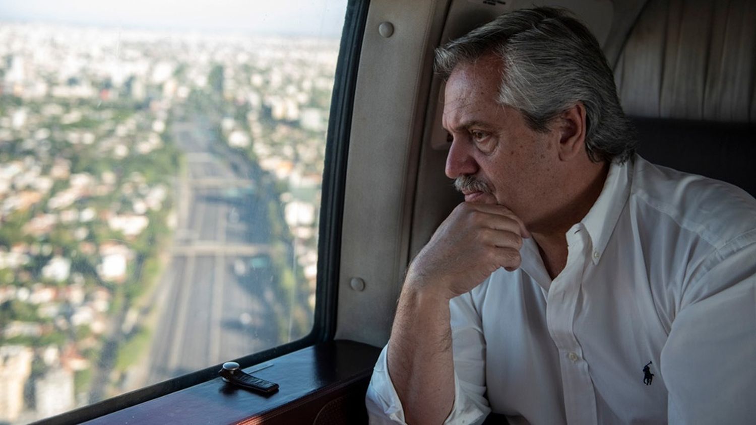 Alberto Fernández monitoreó el aislamiento obligatorio en helicóptero