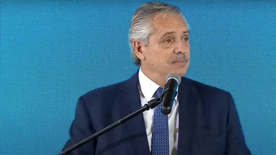 Fernández inauguró el polideportivo de Santa Clara: "No es un gasto, es una inversión"