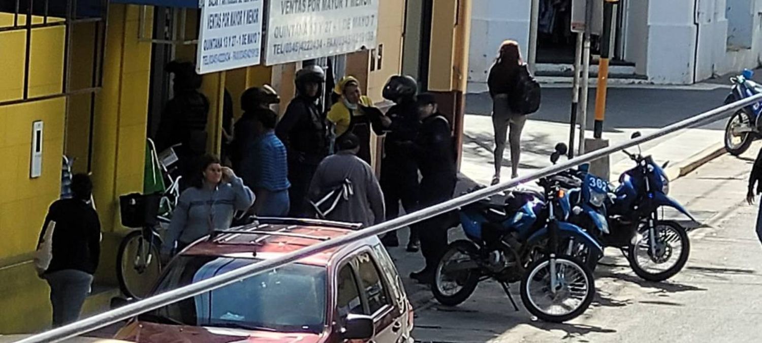 Robó en un local céntrico y fue detenido 