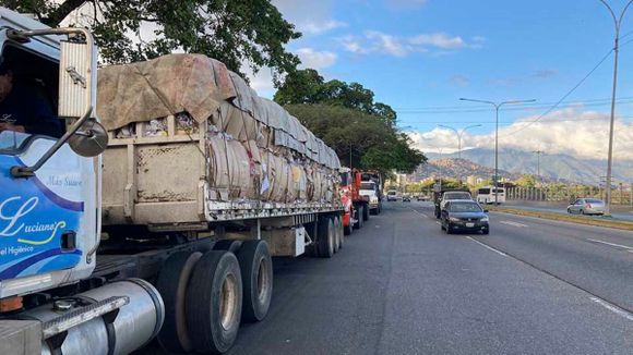 ¿DÓNDE ESTÁ EL GASOIL? Conductores varados en Tazón por falta de combustible (+Reporte)