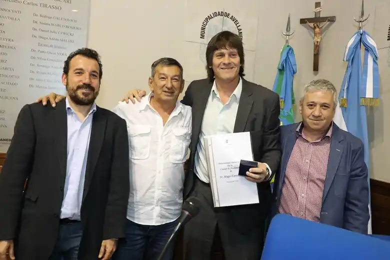 El exjugador y tuitero Hugo Lamadrid fue reconocido como personalidad destacada de Avellaneda