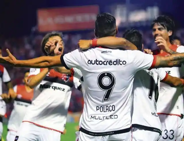 Los rosarinos no fueron para nada santos y se despacharon con una goleada