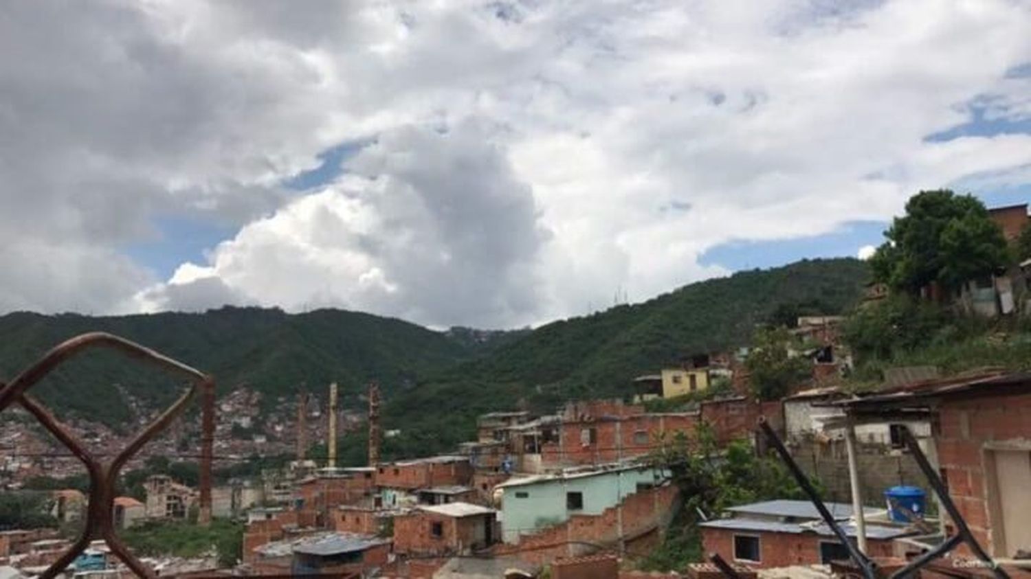 ¿CÓMO LAS MEGABANDAS ganan terreno en una Venezuela sin ley?