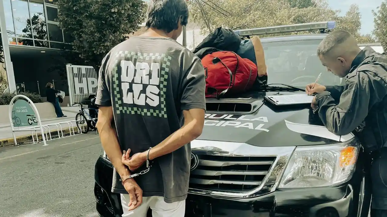 La Patrulla Municipal trasladó a un hombre a la Comisaría Novena tras un incidente en Gascón al 1300