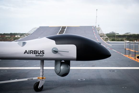 Airbus y Navantia avanzan en la integración del dron SIRTAP en el portaaviones LHD “Juan Carlos I” de la Armada Española