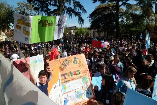 Grito Blanco: Estudiantes pidieron por el derecho a un ambiente digno y sano