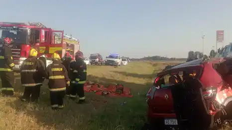 Dos rosarinos murieron luego de que un auto volcara en provincia de Buenos Aires