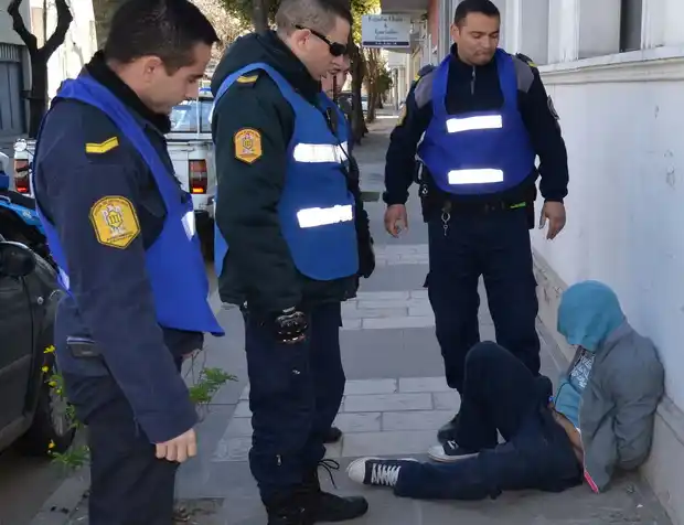 Un Policía de civil atrapó a un arrebatador