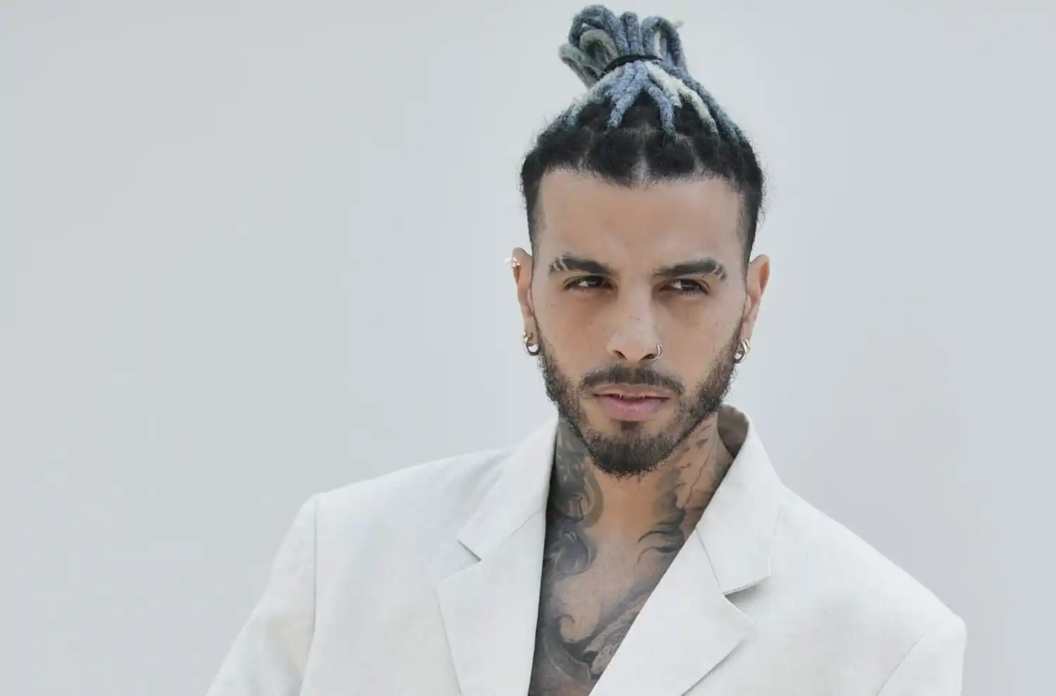 Rauw Alejandro llora por Rosalía en pleno concierto (+VIDEO)