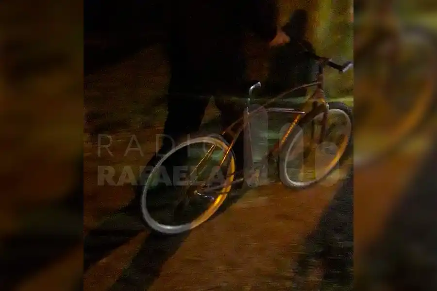 Recuperaron una bicicleta que estaba abandonada en el predio de Rafaela Alimentos