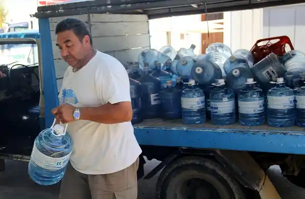 A diario se comercializa más de un litro de agua envasada por persona