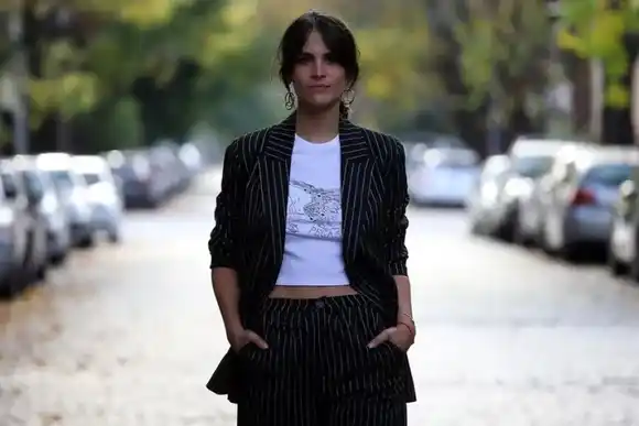 Desfiló para Pancho Dotto, da clases de cerámica y prepara su debut en teatro: la vida de Mica Riera antes y después de interpretar a Fabi Cantilo